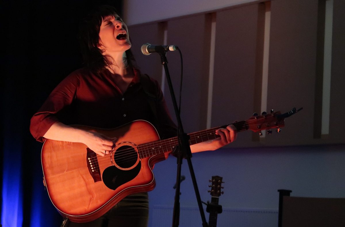 Jen Cloher with ‘The Finks’ at St. Michael’s, Manchester: 2-11-2018.